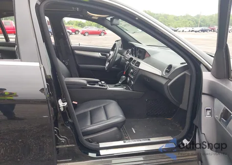 2014 Mercedes-Benz C 300 Luxury 4Matic/Sport 4Matic from USA, damaged, VIN WDDGF8AB6EG205676